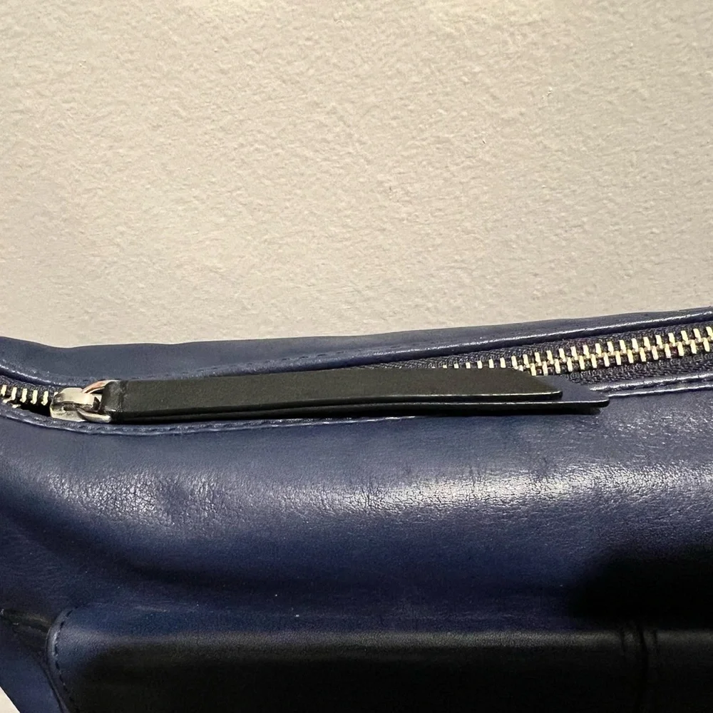 Vera Bradley new Navy Leather Crossbody Bag-never used. - Picture 4 of 14